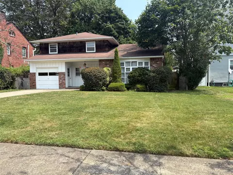 6 New York Ave, Freeport, NY 11520