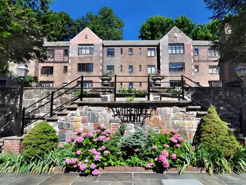 915 Wynnewood Rd #C3, Pelham, NY 10803