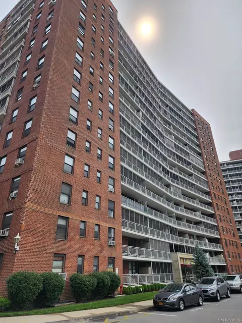 61-35 98th St N #11B, Rego Park, NY 11374