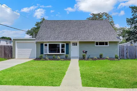 328 Martin Pl, Bethpage, NY 11714