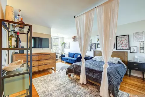 67-30 Dartmouth St #6R, New York, NY 11375