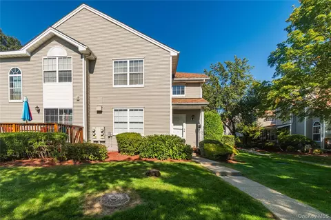 1210 Washington Grn, New Windsor, NY 12553