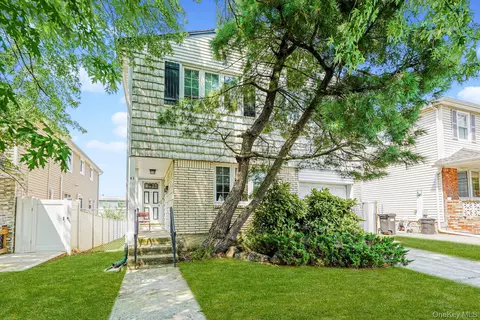 41 Middle Loop Rd, Staten Island, NY 10308