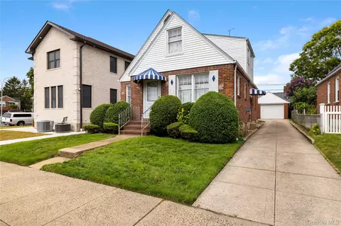 25407 84th Rd, New York, NY 11001
