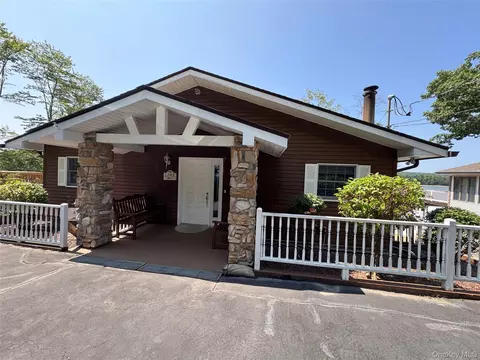 135 Starlight Rd, Thompson, NY 12701
