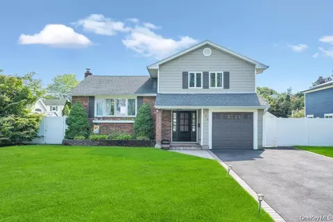 103 Simmons Dr, East Islip, NY 11730