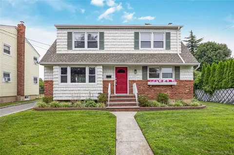 111 Rose St, Farmingdale, NY 11735