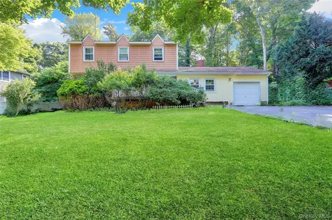 75 Landing Rd, Miller Place, NY 11764