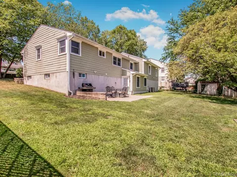 107 Kingsley Dr, Yonkers, NY 10710