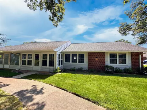 49 Trent Ct #B, Ridge, NY 11961