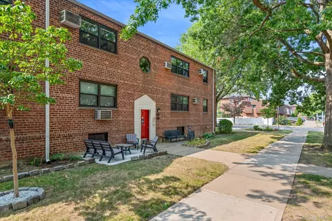 80-10 156th Ave #223, Howard Beach, NY 11414