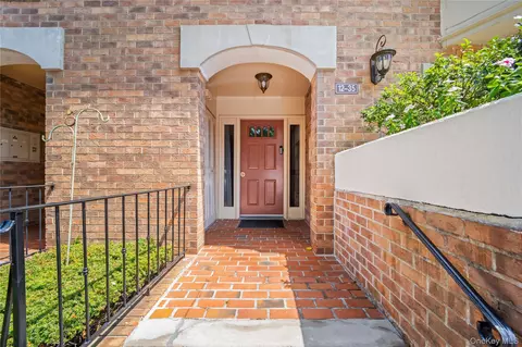 12-35 Robin Ln #UPPER, New York, NY 11360