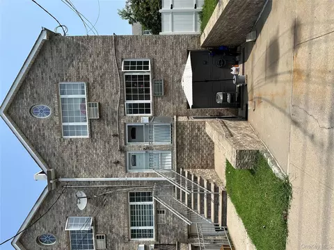 3550 Huguenot Ave, New York, NY 10475