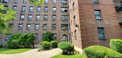 25-12 Union St #3B, Flushing, NY 11354