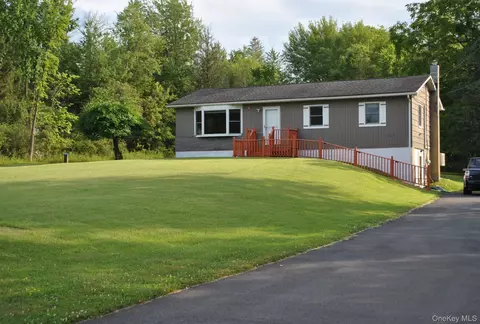 873 Hill Ave, Crawford, NY 12566