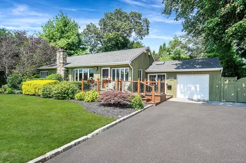 57 Wave Crest Dr, Islip, NY 11751
