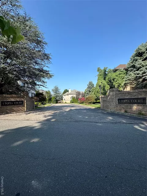 1 Utopia Ct, New York, NY 10304