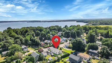 395 Linnet St, Greenport, NY 11944