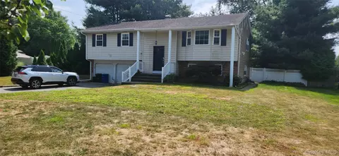 316 Mount Pleasant Rd, Hauppauge, NY 11788