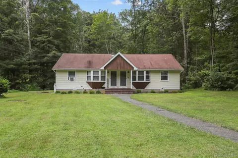 607-609 Towners Ct, Kent, NY 10512