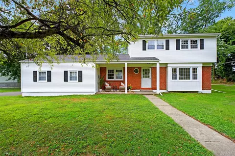 2 Seacord Ln, Washingtonville, NY 10992