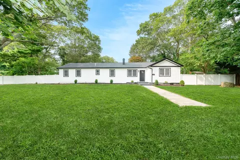 229 Southaven Ave, Medford, NY 11763