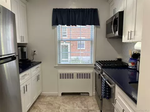 180 Pinewood Rd #7, Greenburgh, NY 10530