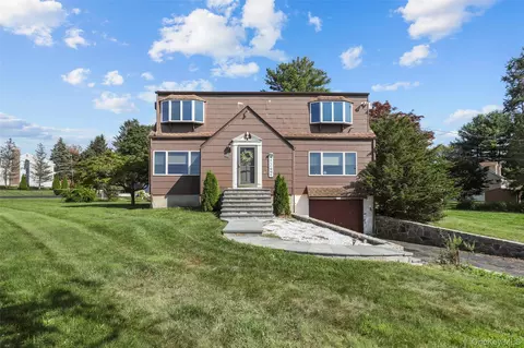 66 Sunset Dr, Southeast, NY 10509