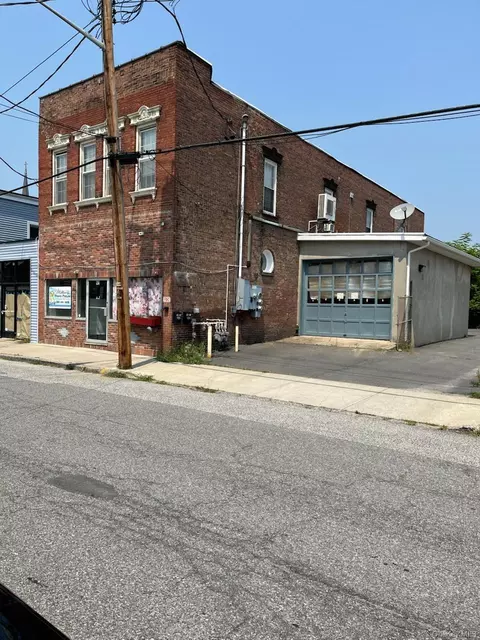 92 Front St, Port Jervis, NY 12771