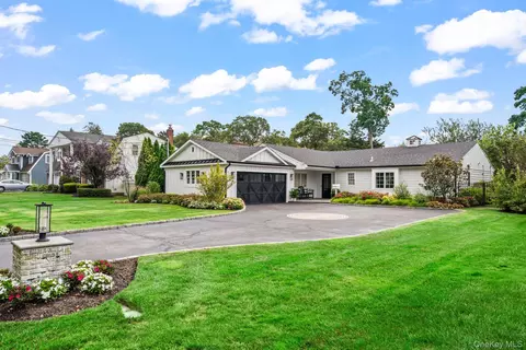 24 Hollister Ln, Islip, NY 11751