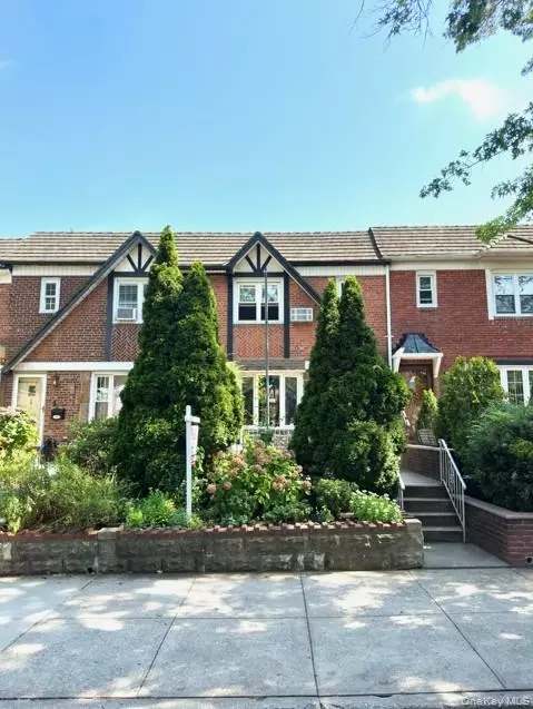 82-48 Eliot Ave, New York, NY 11379