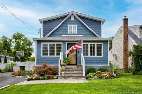 253 4th St, East Northport, NY 11731