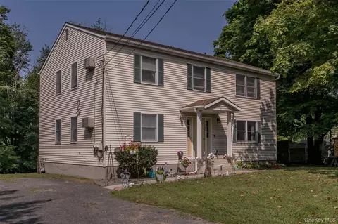 19 New St, Florida, NY 10921