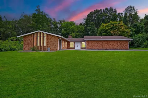 7 Penny Ln, Marlboro, NY 12542