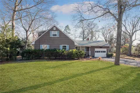 870 Horton Ave, Mattituck, NY 11952