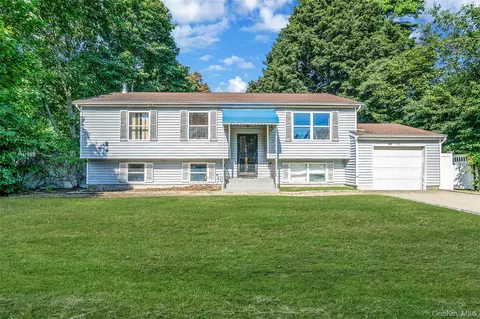 32 Grant Ave, Brentwood, NY 11717