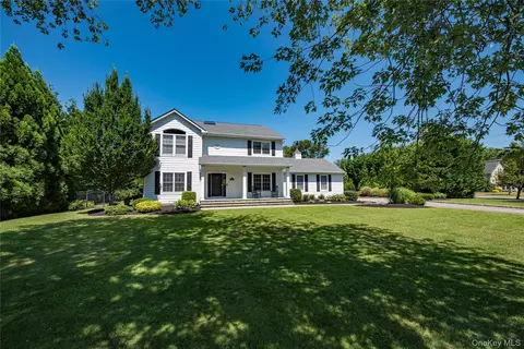 15 Cedar Avenue Ext, Islip, NY 11751