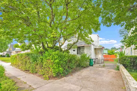 50-12 Utopia Pkwy, New York, NY 11365