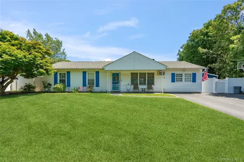 549 Blue Point Rd, Farmingville, NY 11738