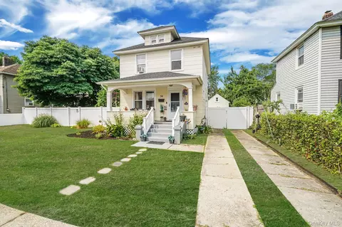 34 Belford Ave, Bay Shore, NY 11706