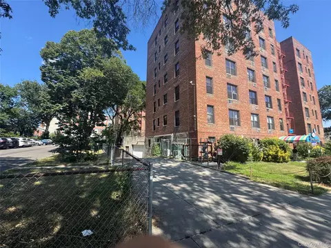 140-15 Holly Ave #2M, New York, NY 11355