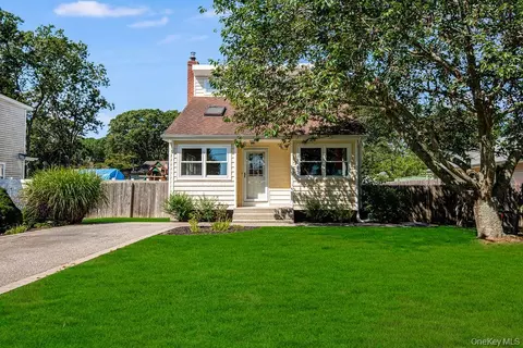 90 Overlook Dr, Mastic, NY 11950