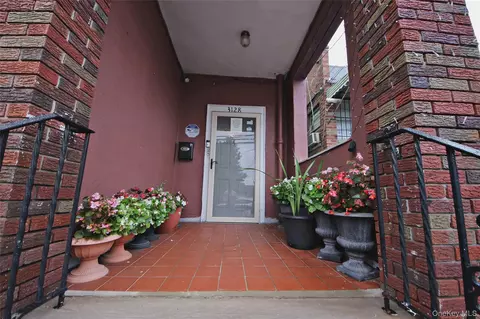 3128 Seymour Ave, New York, NY 10469