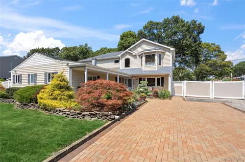 479 Garden St, West Islip, NY 11795