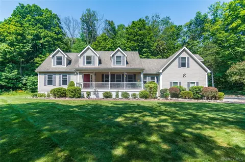 129 Barkit Kennel Rd, Pleasant Valley, NY 12569