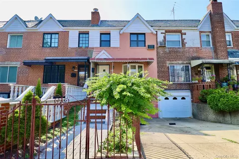 20-56 26th St, Astoria, NY 11105