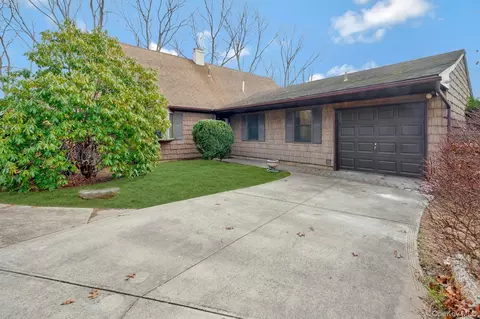 43 Charm City Dr, Port Jefferson Station, NY 11776