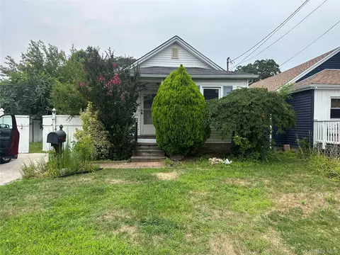 1060 Webber Ave, Hempstead, NY 11550