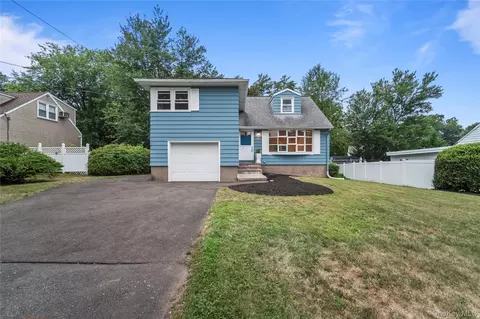 176 Quaspeck Blvd, Clarkstown, NY 10989