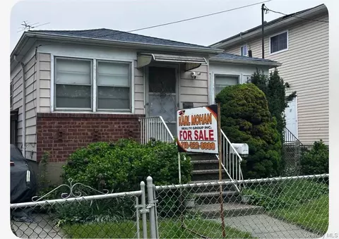 9411 127th St, South Richmond Hill, NY 11419